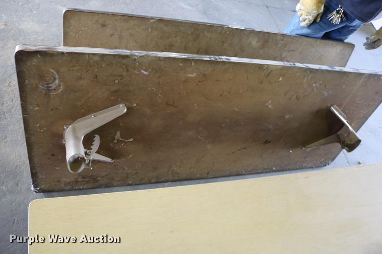 image for item EE9935 (4) tables