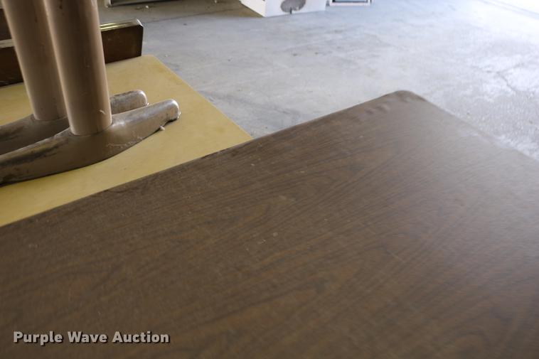 image for item EE9935 (4) tables