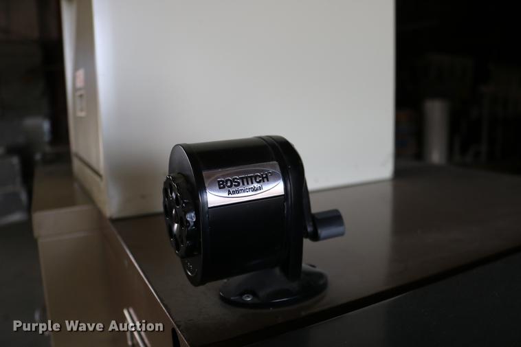 image for item EE9937 (7) filing cabinets