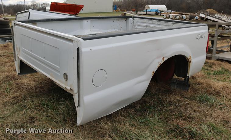 image for item EE9969 2007 Ford F250 pickup truck bed