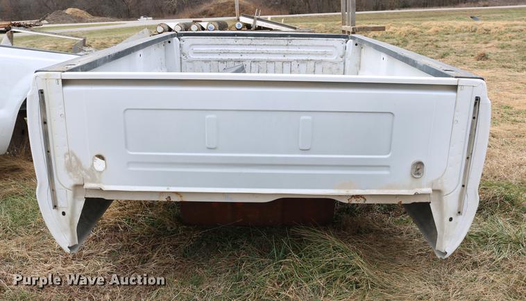 image for item EE9969 2007 Ford F250 pickup truck bed