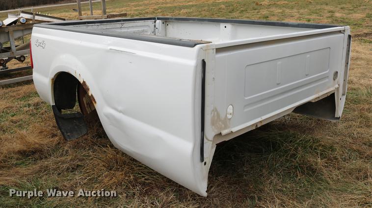 image for item EE9969 2007 Ford F250 pickup truck bed