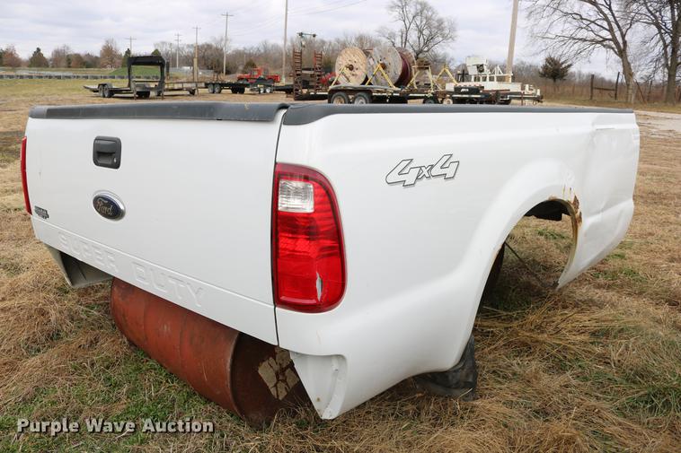 image for item EE9969 2007 Ford F250 pickup truck bed