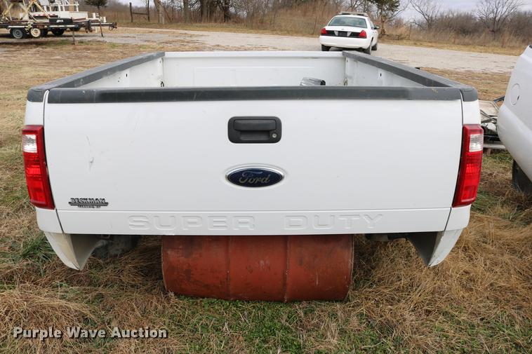 image for item EE9969 2007 Ford F250 pickup truck bed