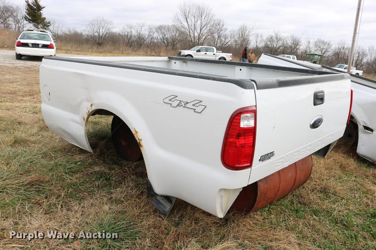image for item EE9969 2007 Ford F250 pickup truck bed