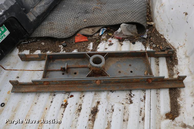 image for item EE9969 2007 Ford F250 pickup truck bed