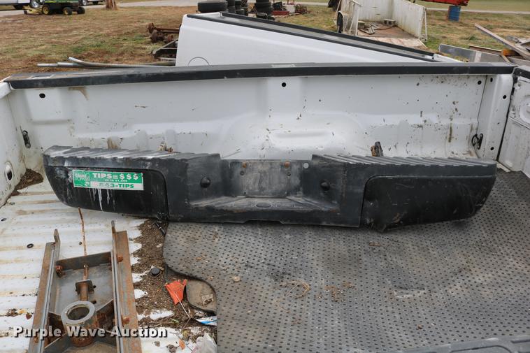 image for item EE9969 2007 Ford F250 pickup truck bed