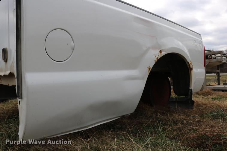 image for item EE9969 2007 Ford F250 pickup truck bed