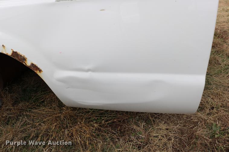 image for item EE9969 2007 Ford F250 pickup truck bed