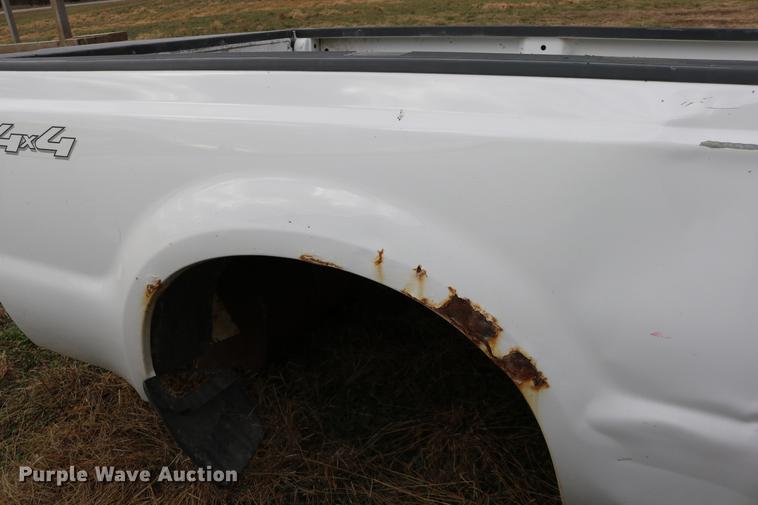 image for item EE9969 2007 Ford F250 pickup truck bed