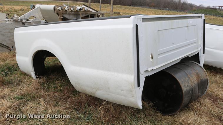 image for item EE9970 2007 Ford F250 pickup truck bed