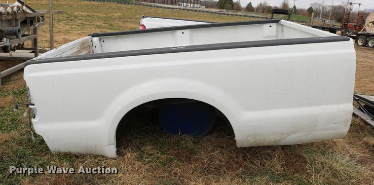 image for item EE9970 2007 Ford F250 pickup truck bed