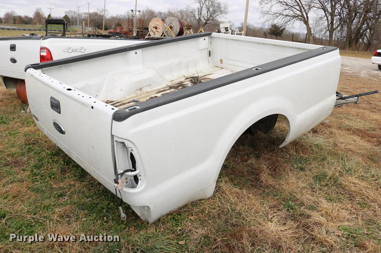 image for item EE9970 2007 Ford F250 pickup truck bed