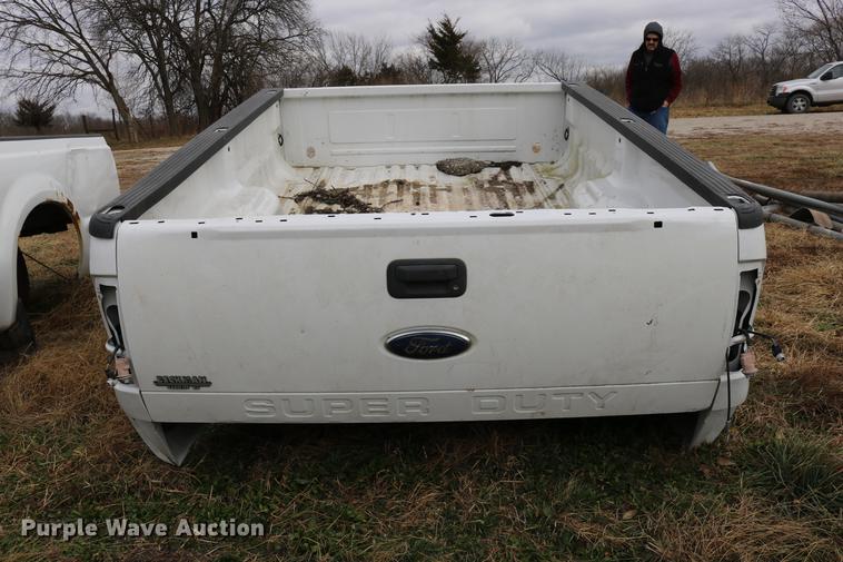 image for item EE9970 2007 Ford F250 pickup truck bed