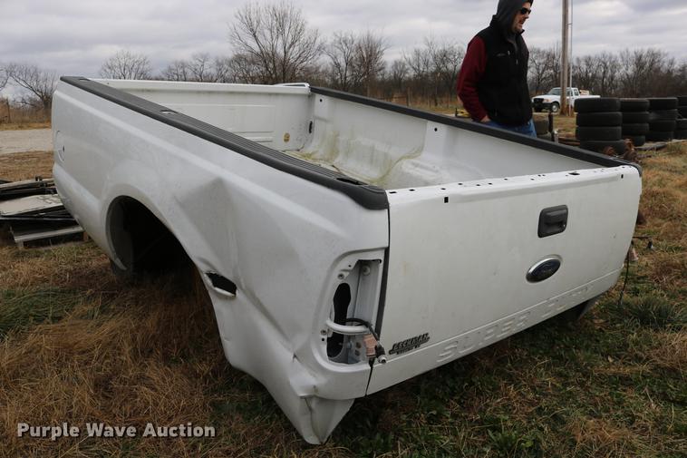 image for item EE9970 2007 Ford F250 pickup truck bed