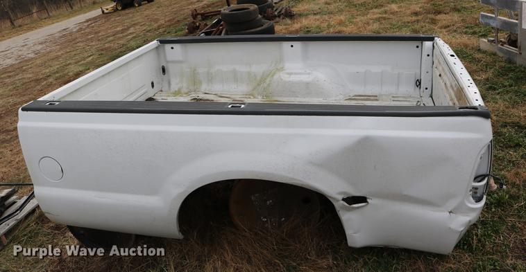 image for item EE9970 2007 Ford F250 pickup truck bed