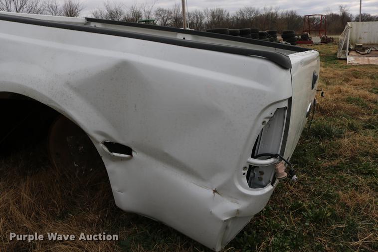 image for item EE9970 2007 Ford F250 pickup truck bed