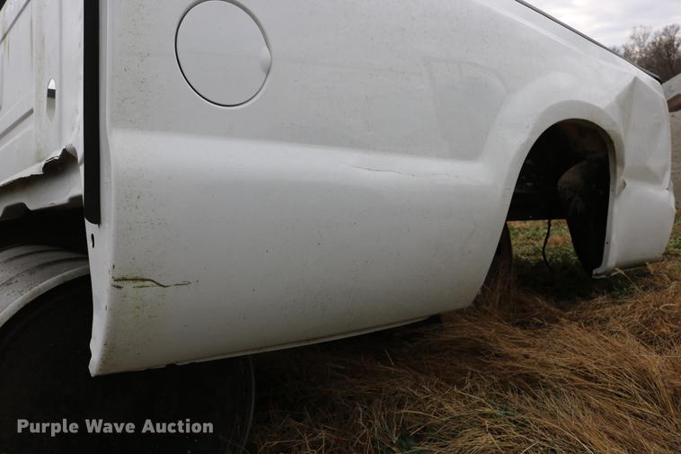image for item EE9970 2007 Ford F250 pickup truck bed
