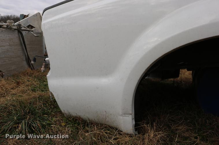 image for item EE9970 2007 Ford F250 pickup truck bed