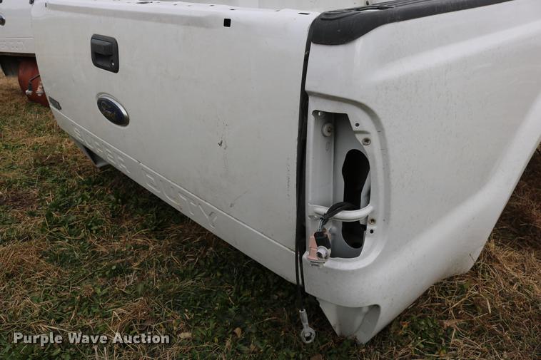 image for item EE9970 2007 Ford F250 pickup truck bed