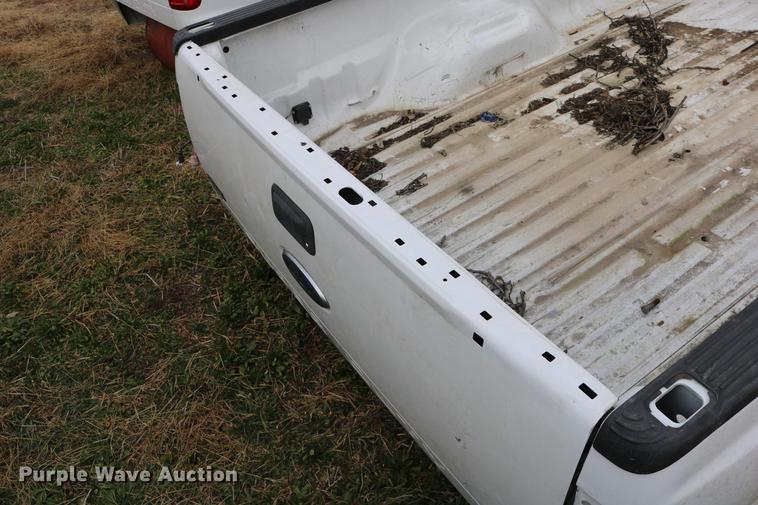 image for item EE9970 2007 Ford F250 pickup truck bed