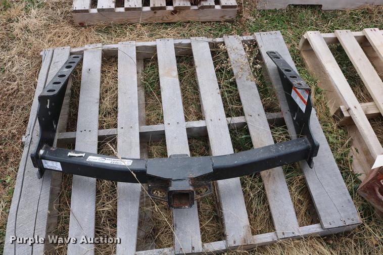 image for item EE9976 2007 Ford F250 receiver hitch