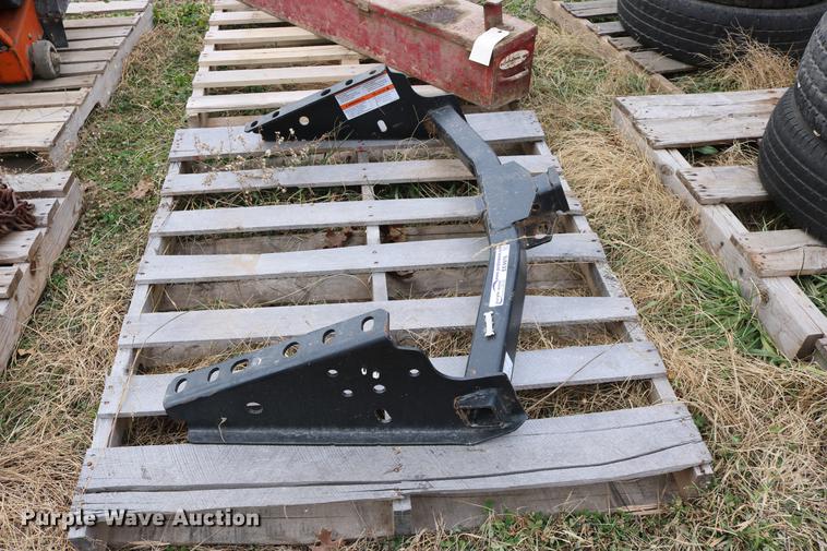 image for item EE9976 2007 Ford F250 receiver hitch