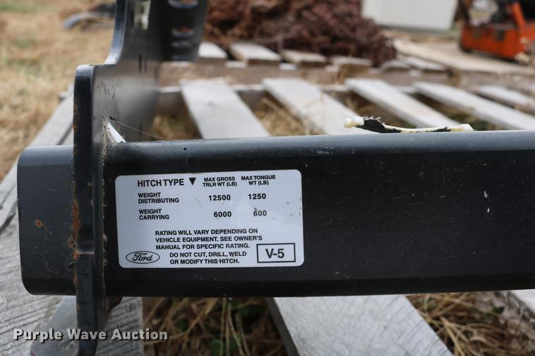 image for item EE9976 2007 Ford F250 receiver hitch