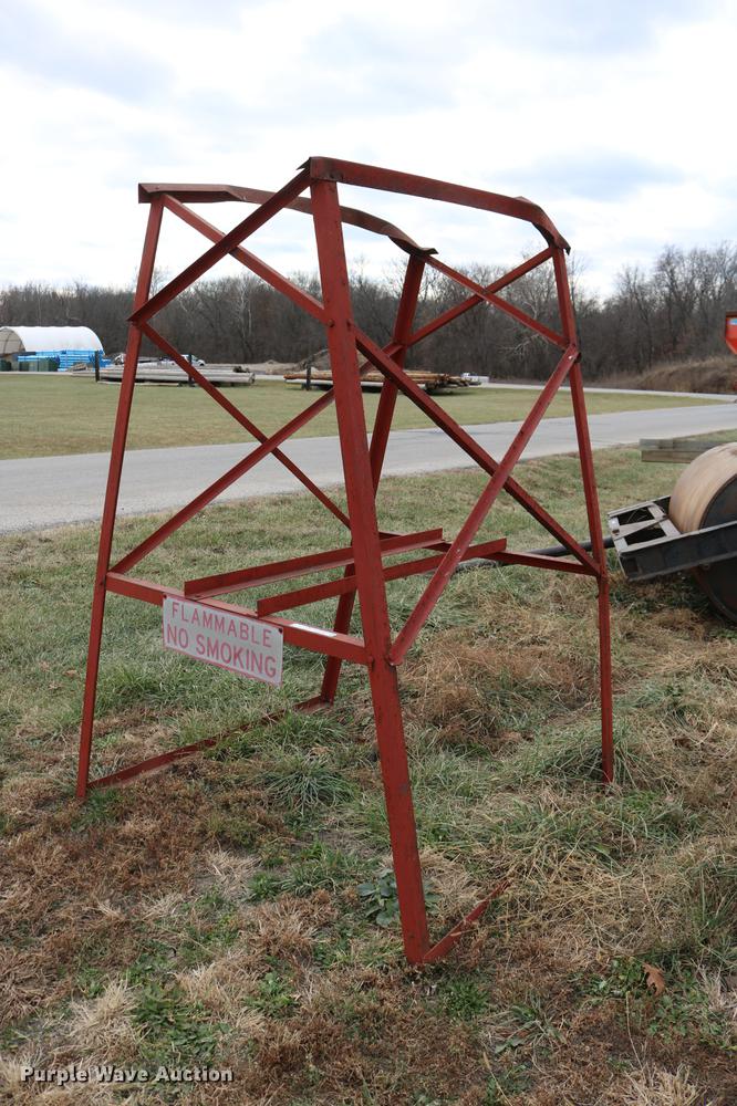 image for item EE9978 Fuel tank stand