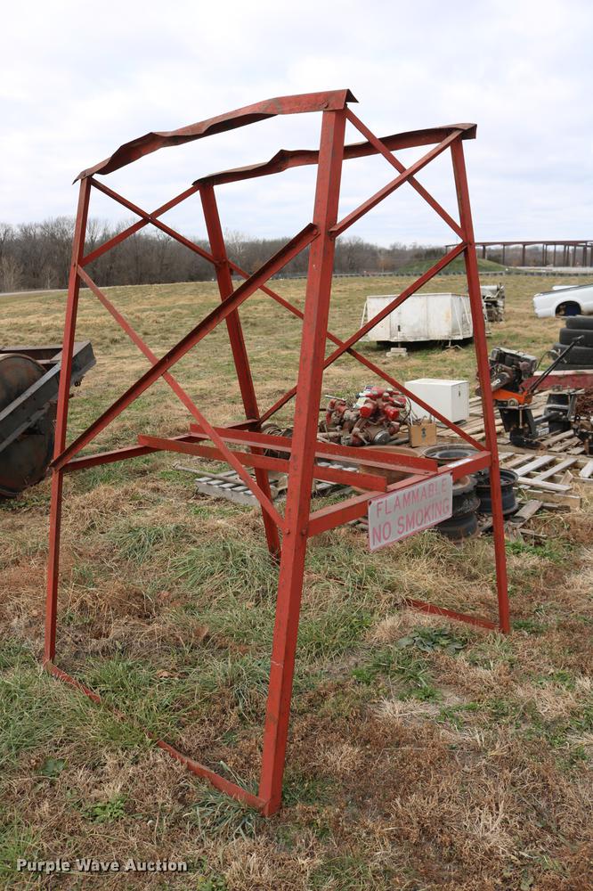 image for item EE9978 Fuel tank stand