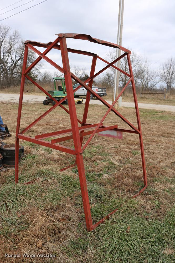 image for item EE9978 Fuel tank stand