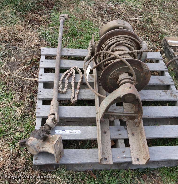 image for item EE9979 Tulsa winch
