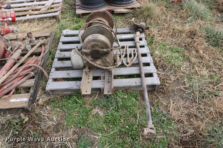 image for item EE9979 Tulsa winch