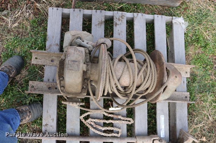 image for item EE9979 Tulsa winch