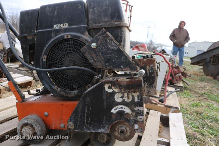 image for item EE9982 Concrete saw