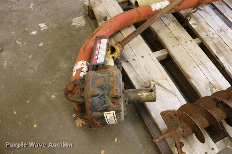 Tractor Supply auger in Leavenworth, KS Item EE9996 sold Purple Wave