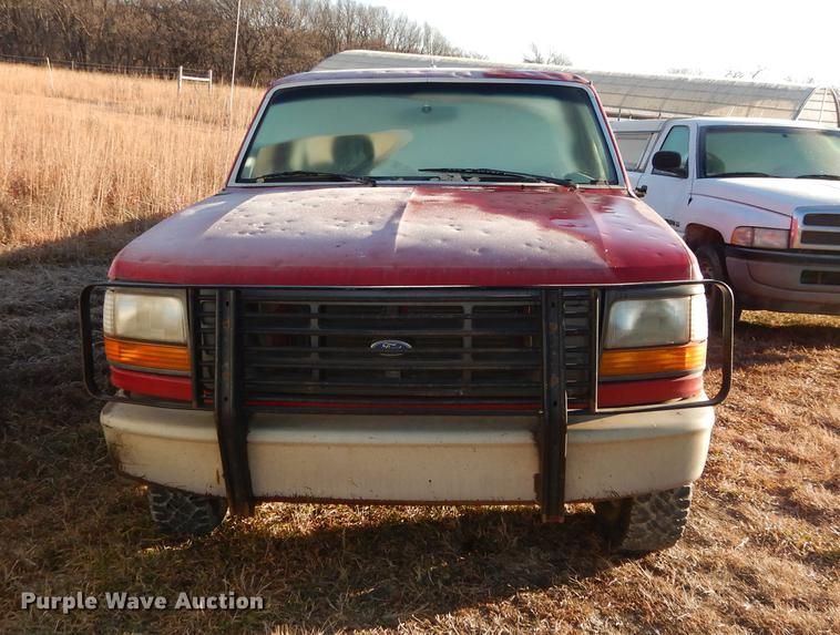 image for item J5544 1994 Ford F150 XL pickup truck