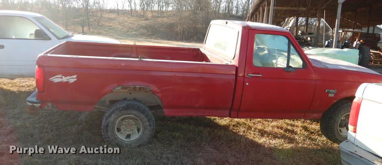 image for item J5544 1994 Ford F150 XL pickup truck