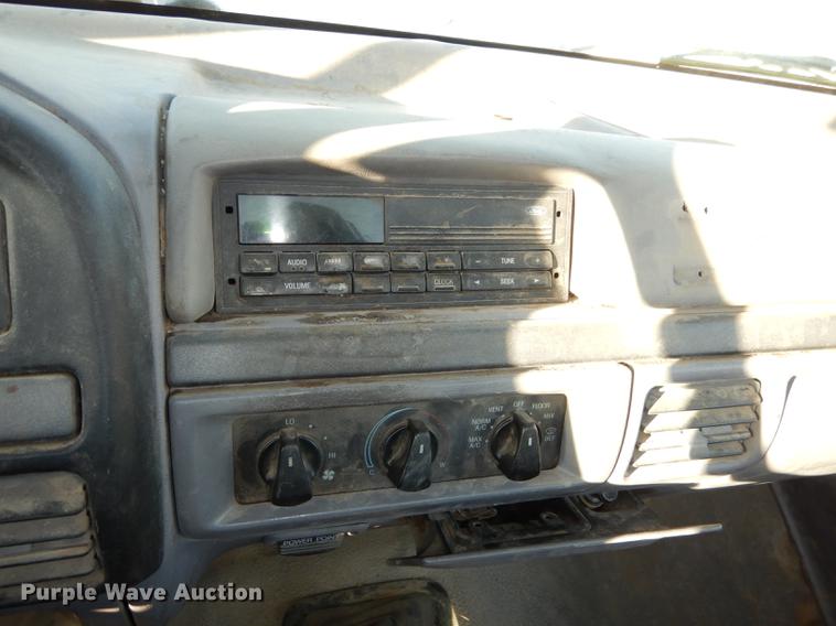 image for item J5544 1994 Ford F150 XL pickup truck