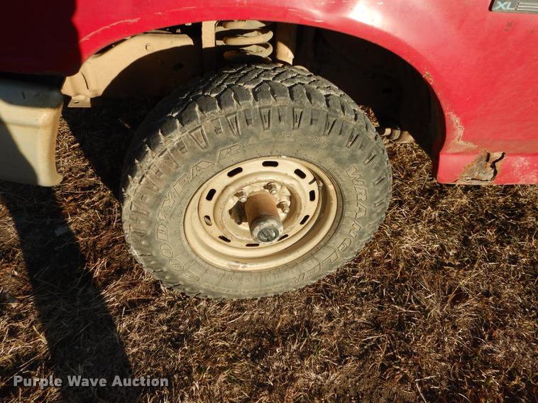 image for item J5544 1994 Ford F150 XL pickup truck