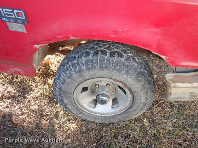 image for item J5544 1994 Ford F150 XL pickup truck