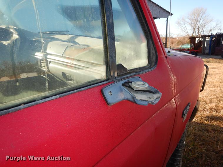 image for item J5544 1994 Ford F150 XL pickup truck