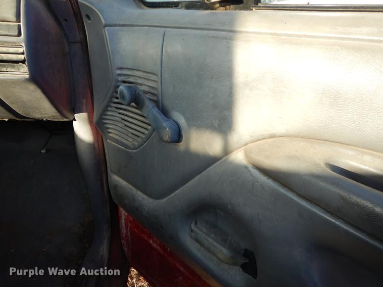 image for item J5544 1994 Ford F150 XL pickup truck