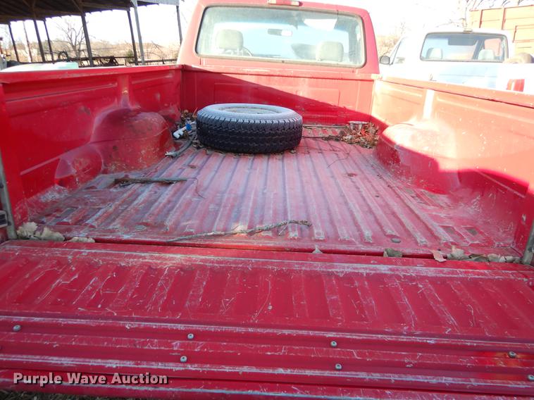 image for item J5544 1994 Ford F150 XL pickup truck