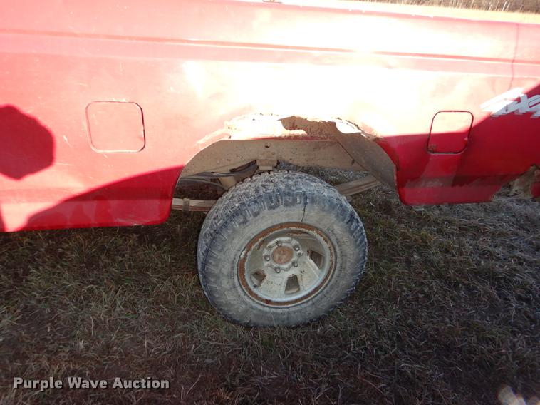 image for item J5544 1994 Ford F150 XL pickup truck