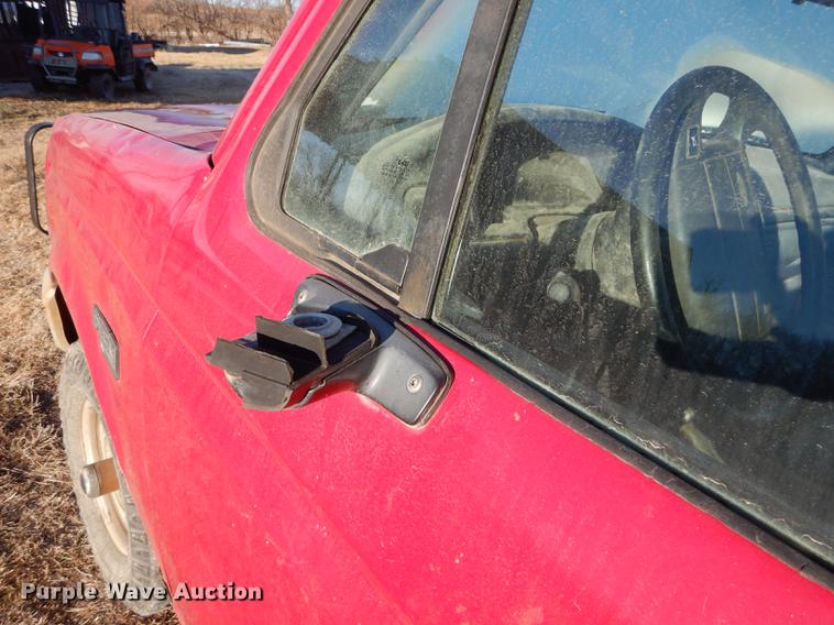 image for item J5544 1994 Ford F150 XL pickup truck