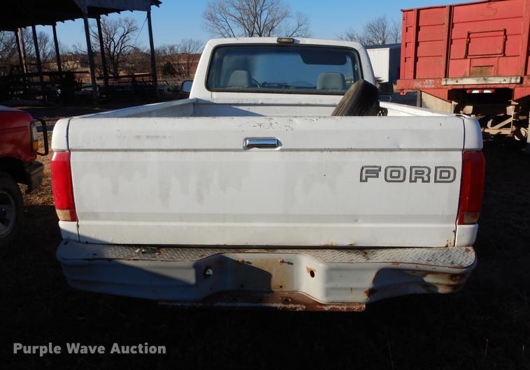 image for item J5545 1993 Ford F150 XL pickup truck