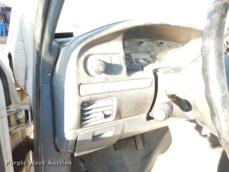 image for item J5545 1993 Ford F150 XL pickup truck