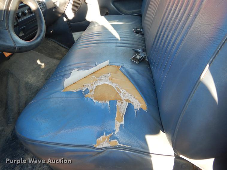 image for item J5545 1993 Ford F150 XL pickup truck