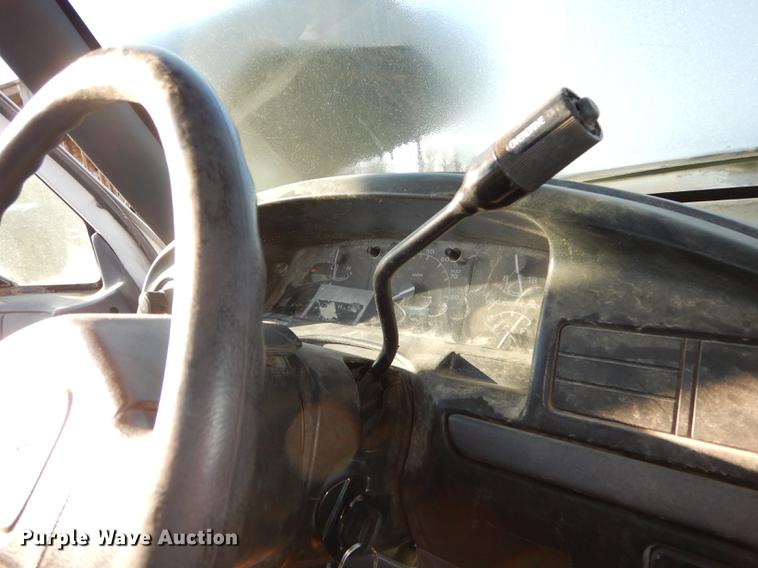 image for item J5545 1993 Ford F150 XL pickup truck